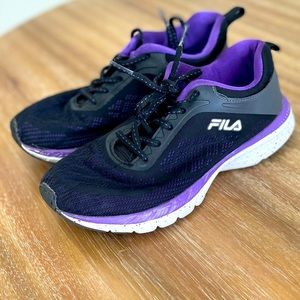 Fila gently used size 7 tennis shoes
